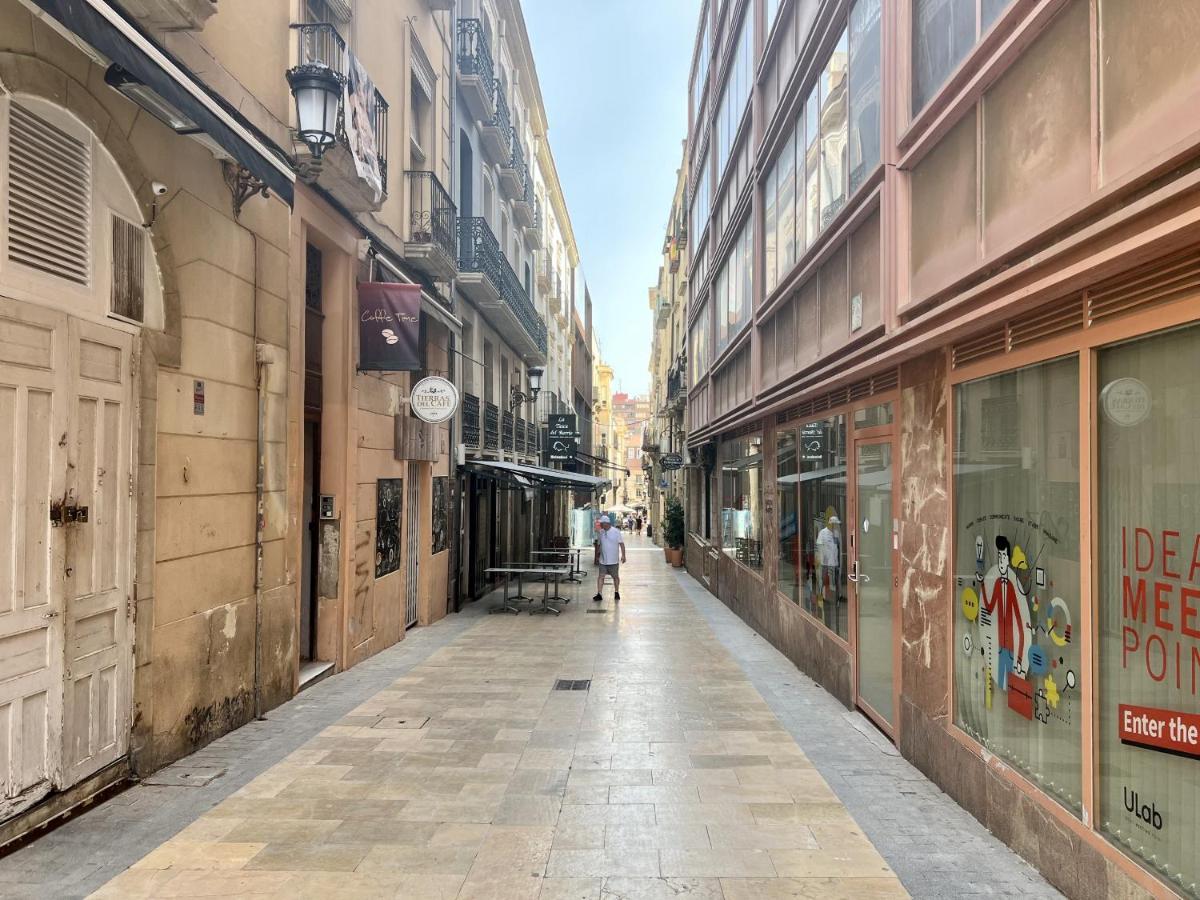 Cozy San Cristobal Apartment In Heart Of Alicante Exterior photo