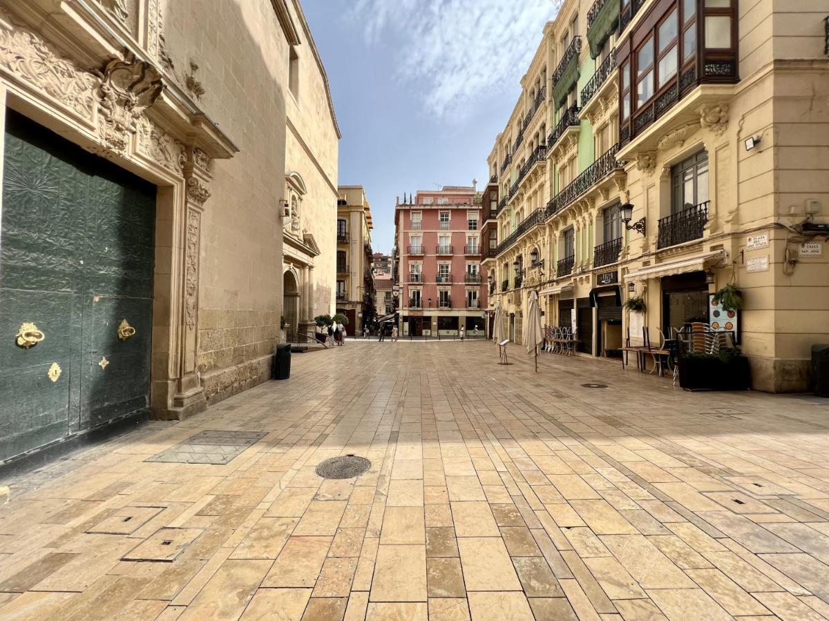Cozy San Cristobal Apartment In Heart Of Alicante Exterior photo